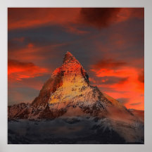 Atemberaubende matterhornrote Himmelslandschaft
