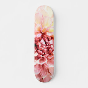 Atemberaubende Rosa Dahlische Blume Kopf nah Skateboard