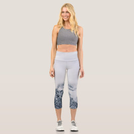 Atemberaubende schneebedeckte Berge Capri Leggings