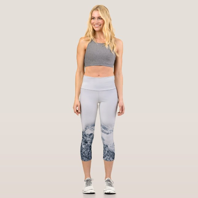 Atemberaubende schneebedeckte Berge Capri Leggings (Vorderseite)