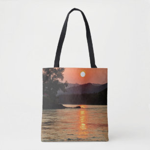 Atemberaubender Sonnenaufgang über dem Foto des Fl