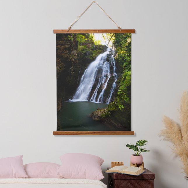 Atemberaubender Wasserfall mit Sonnenlicht Wandteppich Mit Holzrahmen (Schlafzimmer)