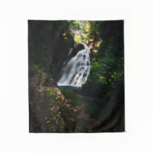 Atemberaubender Wasserfall Šum im zauberhaften Wal