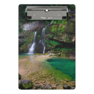 Atemberaubender Wasserfall Virje, Slowenien Poster Mini Klemmbrett