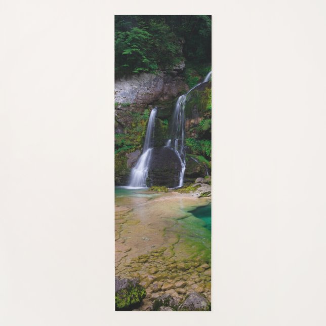 Atemberaubender Wasserfall Virje, Slowenien Poster Yogamatte (Vorderseite)