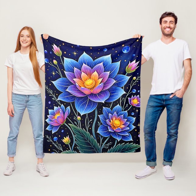 Atemberaubendes Design kosmischer Blumenträume Fleecedecke (Beispiel)