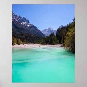 Atemberaubendes türkisfarbenes Wasser in Kranjska Poster