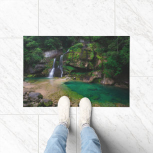 Atemberfallender Wasserfall Virje, Slowenien Poste Fußmatte