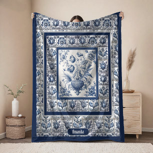 Atemberregende florale blaue Toile de Jouy Monogra Fleecedecke
