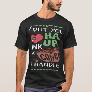Atemtherapeut wirft Ihnen einige Schrott auf T-Shirt