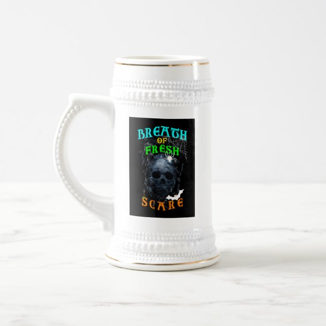 Atemzug mit frischer Pflege Bierglas (Links)
