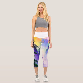 Ätherische Berge - Nebel und Regenbogenlichter Capri Leggings