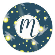 Ätherische glühende Glühwürmchen im Nachtmuster