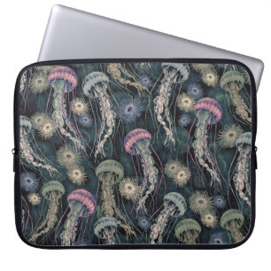Ätherische Quallen und Anemone in Aquamarin und ro Laptopschutzhülle