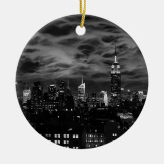 Ätherische Wolken: NYC Skyline, Empire State Bldg Keramik Ornament