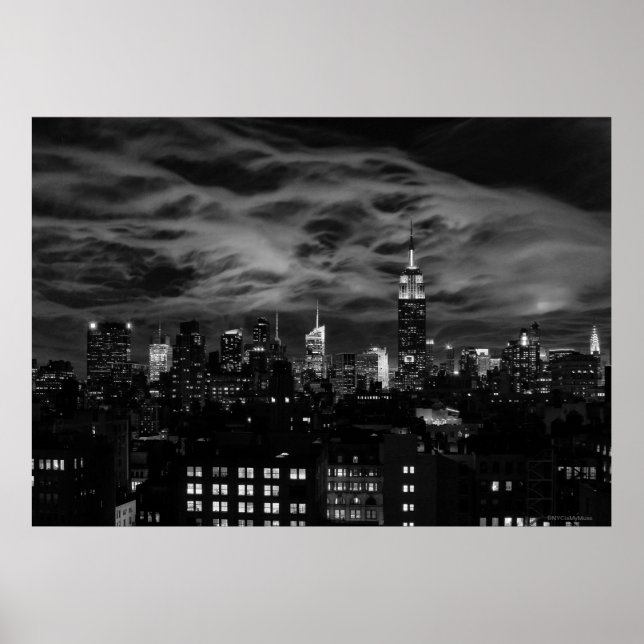 Ätherische Wolken: NYC Skyline, Empire State Bldg  Poster (Vorne)