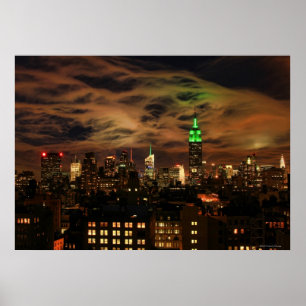 Ätherische Wolken: NYC Skyline, Empire State Bldg Poster