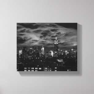 Ätherische Wolken: NYC Skyline, ESB Black and Whit Leinwanddruck