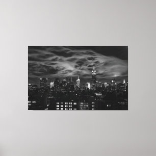 Ätherische Wolken: NYC Skyline, ESB Black and Whit Leinwanddruck