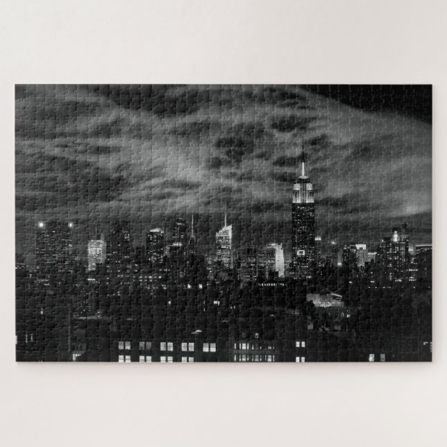 Ätherische Wolken: NYC Skyline, ESB Black and Whit Puzzle (Horizontal)