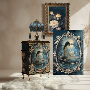 Ätherisches Lotus-Mond-Porträt & Florale Fantasie Seidenpapier