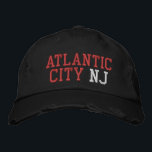 ATLANTIC CITY NJ Red White auf Black Vintag Style Bestickte Baseballkappe<br><div class="desc">ATLANTIC CITY NJ Rot und Weiß Stickerei auf Schwarz Not leidenden Vintagen Stil Baumwollhut. Die Stickerei kann an andere Farbeinstellungen angepasst werden,  indem Sie die Schaltfläche "Design bearbeiten" auswählen. Außerdem ist die Möglichkeit verfügbar,  die gewünschte Farbe auf der Hauptseite auszuwählen.</div>