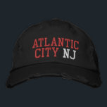 ATLANTIC CITY NJ Red White auf Black Vintag Style Bestickte Baseballkappe<br><div class="desc">ATLANTIC CITY NJ Rot und Weiß Stickerei auf Schwarz Not leidenden Vintagen Stil Baumwollhut. Die Stickerei kann an andere Farbeinstellungen angepasst werden,  indem Sie die Schaltfläche "Design bearbeiten" auswählen. Außerdem ist die Möglichkeit verfügbar,  die gewünschte Farbe auf der Hauptseite auszuwählen.</div>