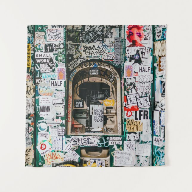 ATM-MASCHINE MIT GRAFFITI WANDTEPPICH (Vorderseite)