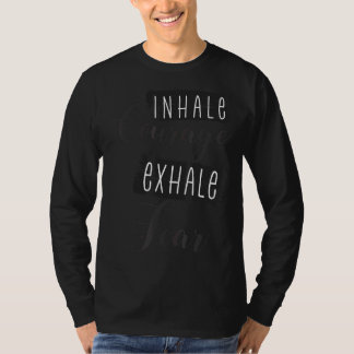Atmen Sie den Mut aus Angst Achtung Motivationa T-Shirt