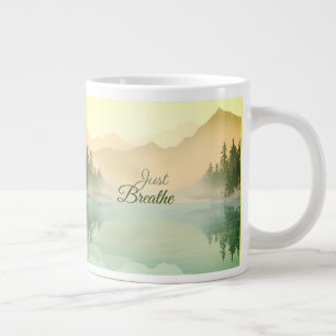 Atmen Sie einfach den Bergwald Gold Green Jumbo-Tasse