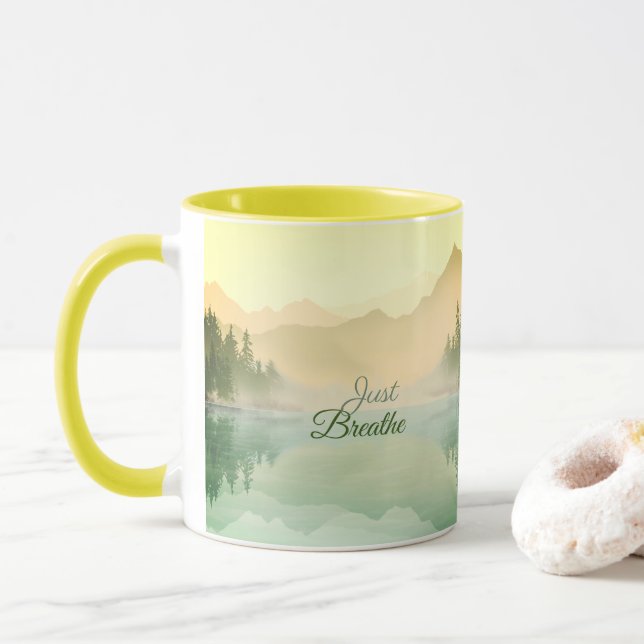 Atmen Sie einfach den Bergwald Gold Green Tasse (Mit Donut)