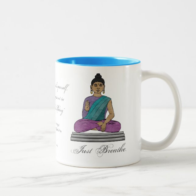 Atmen Sie einfach den sitzenden Buddha ein - Perso Zweifarbige Tasse (Rechts)
