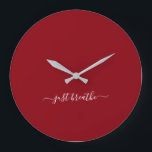 Atmen Sie einfach die bordeauxrote, elegante Skrip Große Wanduhr<br><div class="desc">Moderne Yoga-Uhr mit schicken bordeauxfarbenen Hintergrund und elegantem,  weißem Schriftsatz mit dem Zitat "Atmen".</div>