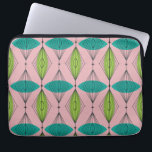 Atomrosa Ogee & Sternexplosion Laptop-Sieb Laptopschutzhülle<br><div class="desc">Oh, Mann! Es ist ein Atomic Pink Ogee und Sternexplosionen Laptop-Sieb! Es ist eine moderne, klassische Interpretation (eine moderne, um genau zu sein, Mitte des Jahrhunderts). Dieses Design hat einen rosa Hintergrund mit aquamarinen und grünen ovalen Formen, die schwarze, vertikale Linien von atomaren Diamanten und Sternexplosionen überlagern. Dieses Mod-Produkt bringt...</div>