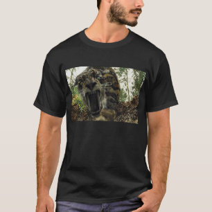 Attaking Säbelzahntiger T-Shirt