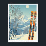Attitash Mountain New Hampshire Skigebiet Postcard Postkarte<br><div class="desc">Hallo aus den schneebedeckten Bergen des Attitash Mountain,  New Hampshire! Wir hoffen,  dass Sie einen wunderschönen Skiurlaub haben. Diese Postkarte zeigt eine wunderschöne,  blau-graue Berglandschaft mit Retro-Skischulen in orangefarbenem Stammesmuster. Alle Textsätze können an Ihren Anzug angepasst werden!</div>