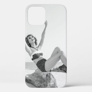 Attraktive junge Frau im Bikini am Strandvinta Case-Mate iPhone Hülle