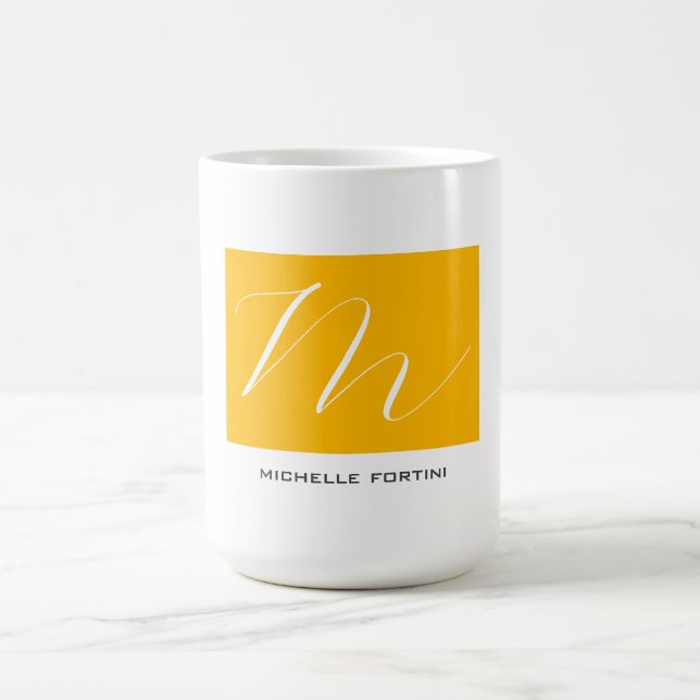 Attraktive Monogram gelb weiß Moderne Schlicht Kaffeetasse (Mittel)