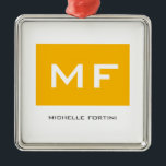 Attraktive Monogramm gelb Weiß Ihr Name Ornament Aus Metall<br><div class="desc">Glauben Sie,  dass es schwierig ist,  ein Design nach Ihrer eigenen Persönlichkeit und Geschmack zu wählen? Vielleicht erleichtert dieses Design Ihre Arbeit. Schau nochmal,  das ist definitiv das,  was du suchst.</div>