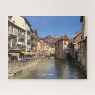 Attraktiver Flussblick auf Annecy, Frankreich an e Puzzle