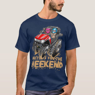 ATV seitlich von der Straße Gewartet für die T-Shirt