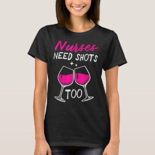 Auch Krankenschwestern müssen schießen T-Shirt