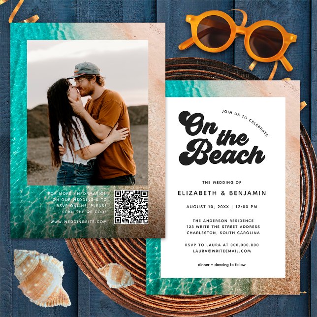 Auf dem Beach Typografy Foto QR Code Wedding Einladung (Front/Back)