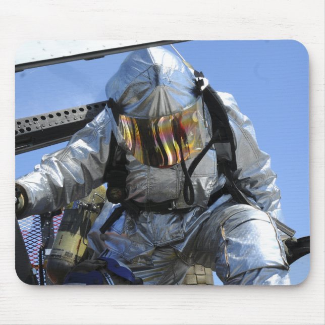 Auf dem Cockpit wird eine Rettungsübung durchgefüh Mousepad (Vorne)