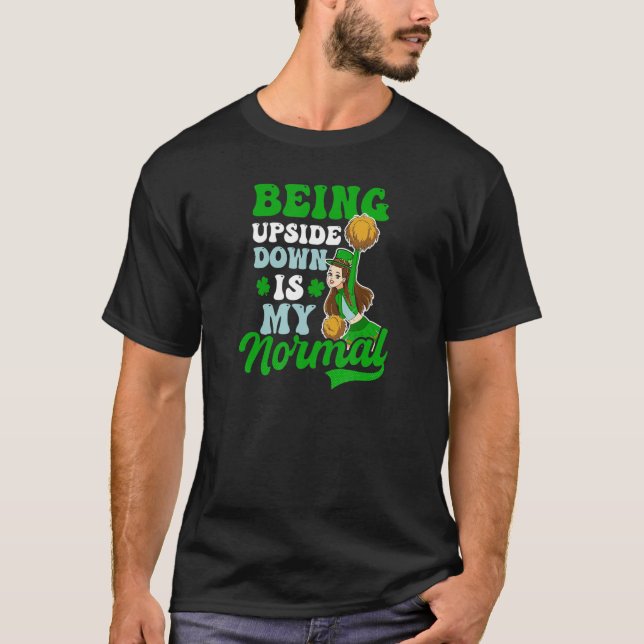 Auf dem Kopf ist mein normaler St Patricks Cheerle T-Shirt (Vorderseite)