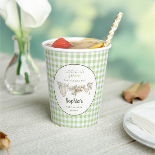Auf dem lokalen Frischmarkt für Babyshowers Pappbecher