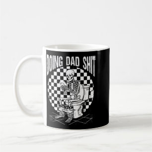 Auf dem Rücken lustiges Skelett-Toilette Papa-Kram Kaffeetasse