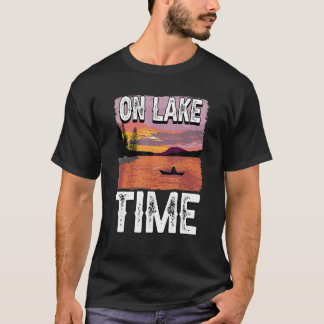 Auf dem See Funny Bootfahren Segeln T-Shirt