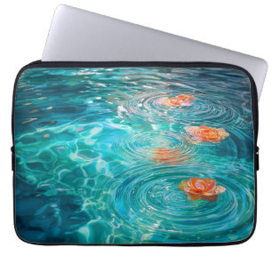 Auf dem Wasser schwimmende Blumen Laptopschutzhülle