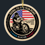 Auf dem Weg zum Montana Motorrad Keramik Ornament<br><div class="desc">Die "Going-to-the-Sun Road" wurde in einem Vintagen,  Not leidenden Stil gebaut. Es ist eine landschaftliche Fahrt,  die in Montana und im Glacier Nationalpark zu finden ist.</div>